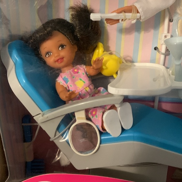Dentist Barbie Doll Blonde 17255 1997 Patient Talks Tools - Picture 3 of 3